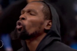 倒反天罡反客为主🤣！杜兰特赛前嘟嘴狂嘘现场雷霆球迷