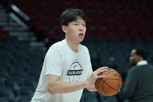 队记：杨瀚森还没准备好打NBA 他被迫承担了能力范围外的任务