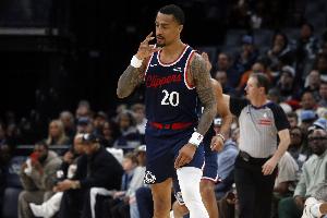 科林斯：我对保罗充满爱和尊重 今天他不在这里确实安静了很多