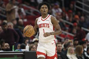 投篮得多练！阿门上半场7中3&三分3中0 得到6分3篮板2助攻