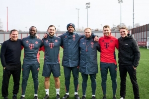 德甲第一+欧冠第二！官方：拜仁与孔帕尼教练团队续约至2029年