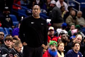 唐斯谈迈克-布朗：我们还在适应他的体系 他的执教能力出色