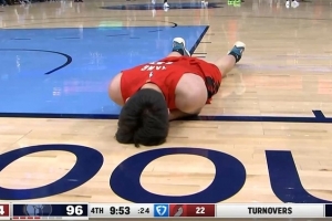 拓记：杨瀚森可能是脑震荡 什么面部挫伤5天了还没好？