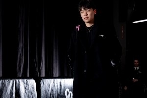 今日迎战勇士！三大中锋全部回归 杨瀚森背着小粉包到场！