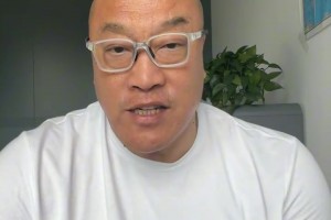 👀约基奇已经忘了小时候被哥哥吊起来的苦🤭