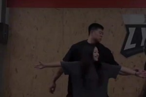 比最萌身高差还萌！篮球网红大东与女友，两人身高相差42厘米！