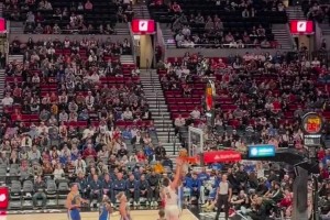 波特兰球迷是真爱杨瀚森！杨瀚森今日3个进球，球迷欢呼声太高了