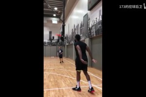 平行世界！假如哈登是右手投篮！依旧是流畅丝滑啊~